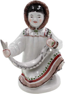 Скульптурная композиция «Якутка с севрюгой»